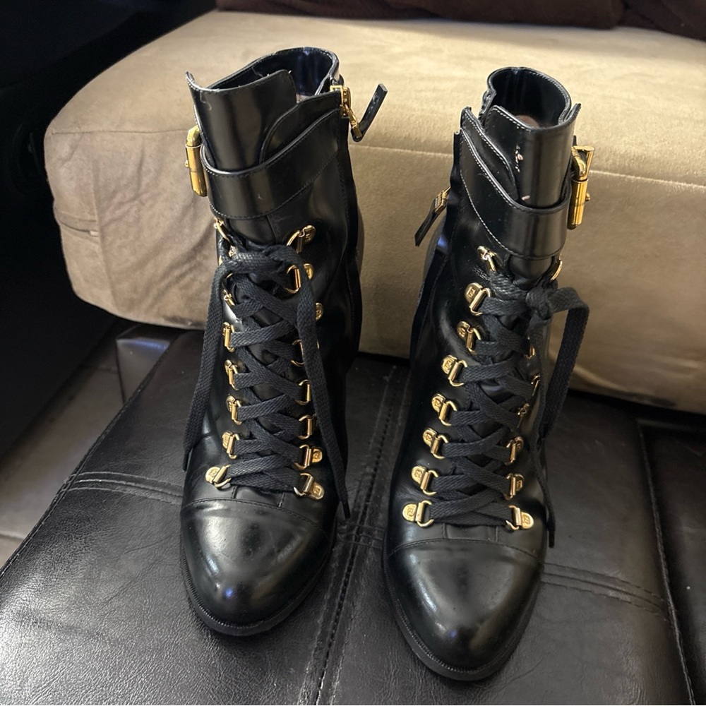Fendi lace up boots black size 38.5